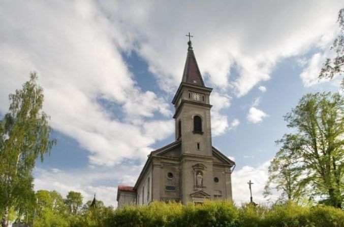 Logo farní kostel Navštívení Panny Marie, Lučany nad Nisou